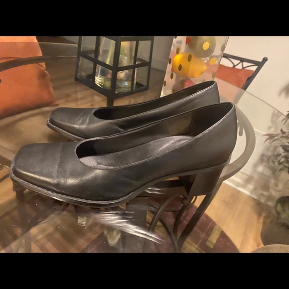 Bass Heels - Picture 2 of 3